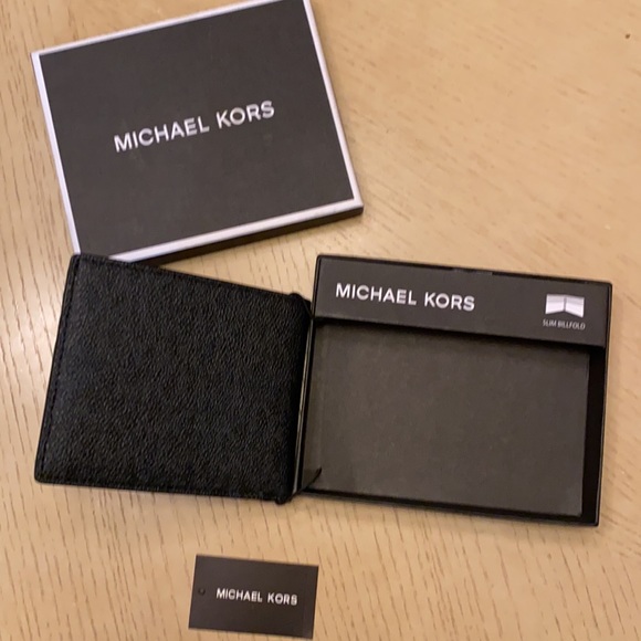 Michael Kors Wallet - Picture 5 of 9